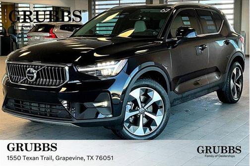 2025 Volvo XC40 B5 Plus Bright Theme