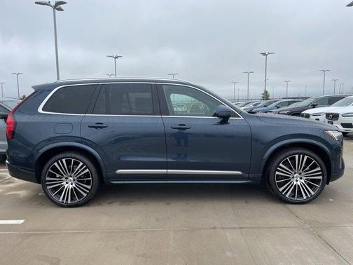 2025 Volvo XC90 B5 Ultra 6-Seater