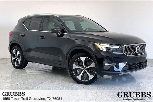 2023 Volvo XC40 B5 Plus Bright Theme