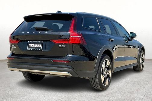 2024 Volvo V60 Cross Country B5 Plus