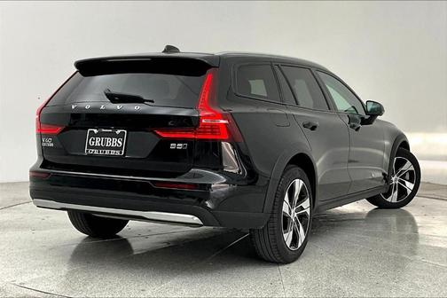 2024 Volvo V60 Cross Country B5 Plus