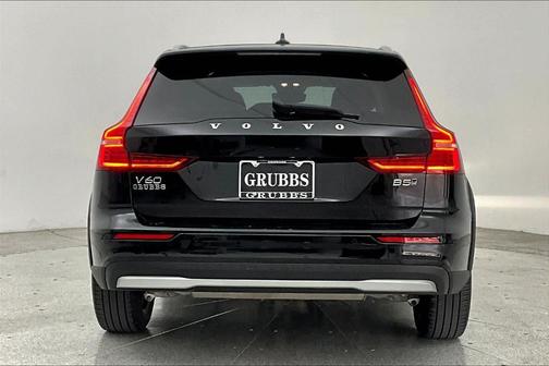 2024 Volvo V60 Cross Country B5 Plus