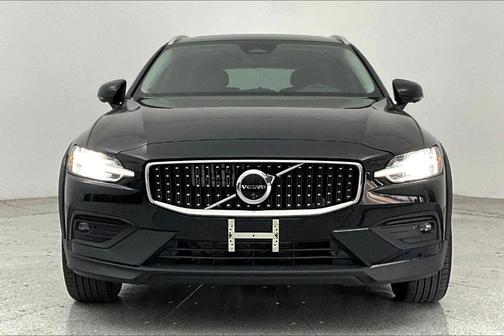2024 Volvo V60 Cross Country B5 Plus