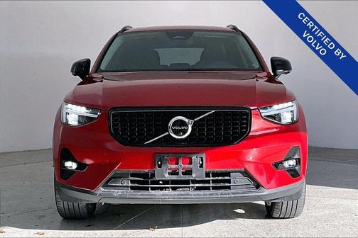 2023 Volvo XC40 B5 Ultimate Dark Theme