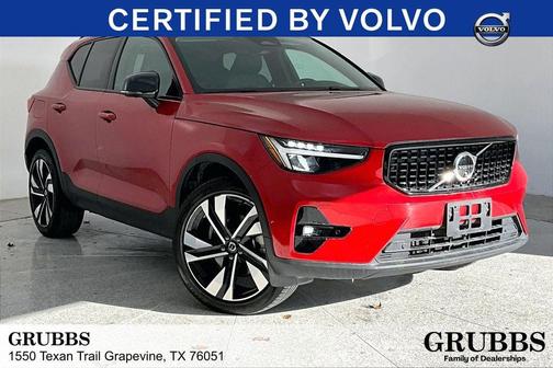 2023 Volvo XC40 B5 Ultimate Dark Theme