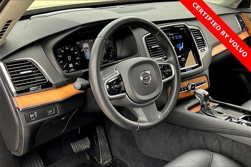 2022 Volvo XC90 T6 Momentum 7 Passenger