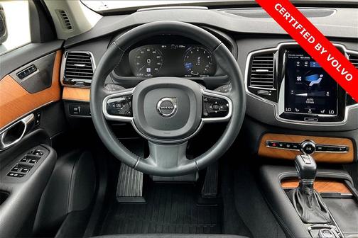 2022 Volvo XC90 T6 Momentum 7 Passenger