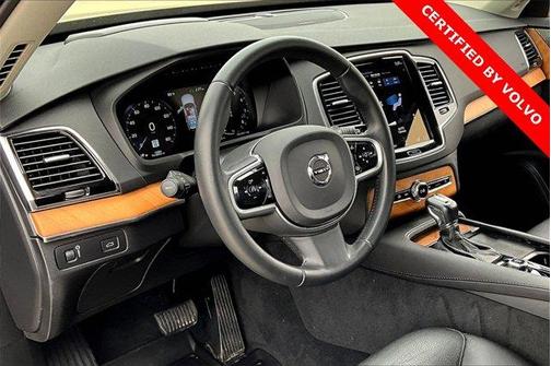 2022 Volvo XC90 T6 Momentum 7 Passenger