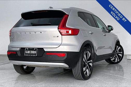 2023 Volvo XC40 B5 Plus Bright Theme