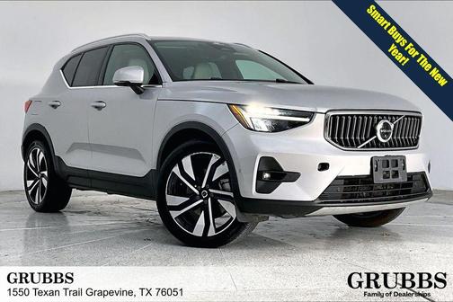 2023 Volvo XC40 B5 Plus Bright Theme