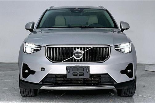 2023 Volvo XC40 B5 Plus Bright Theme