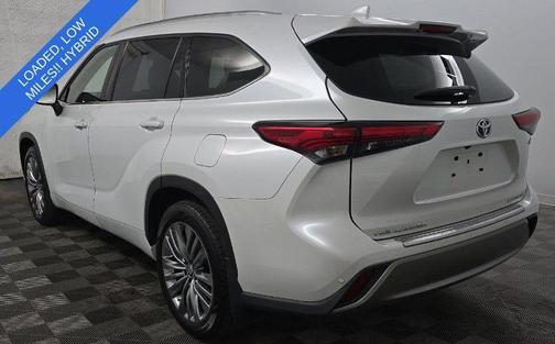 2022 Toyota Highlander Hybrid Platinum