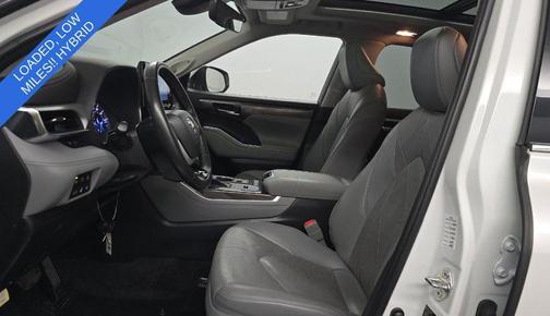 2022 Toyota Highlander Hybrid Platinum