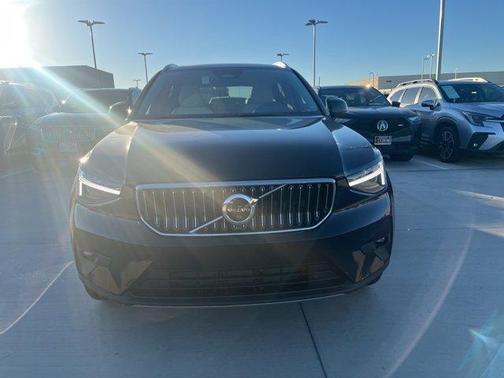 2025 Volvo XC40 B5 Plus Bright Theme