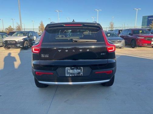 2025 Volvo XC40 B5 Plus Bright Theme