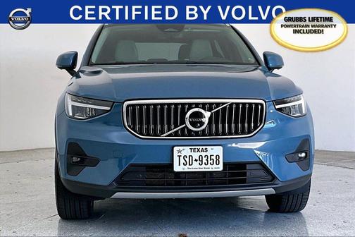 2023 Volvo XC40 B5 Ultimate Bright Theme