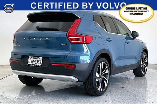 2023 Volvo XC40 B5 Ultimate Bright Theme