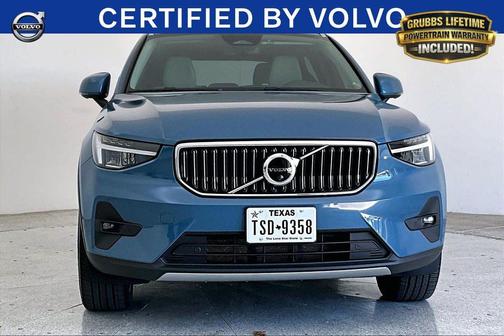 Blue Metallic 2023 Volvo XC40 B5 Ultimate Bright Theme