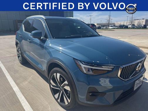 2023 Volvo XC40 B5 Ultimate Bright Theme