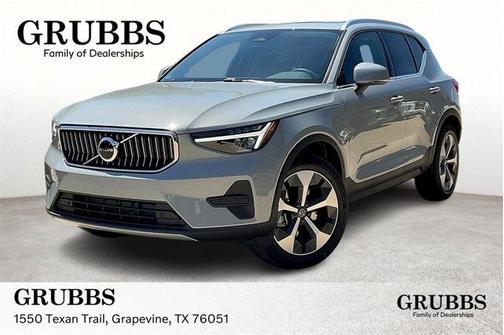 2025 Volvo XC40 B5 Core Bright Theme