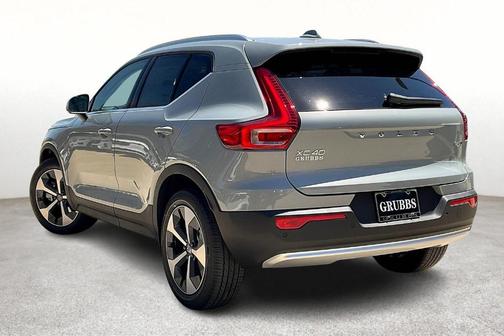 2025 Volvo XC40 B5 Core Bright Theme