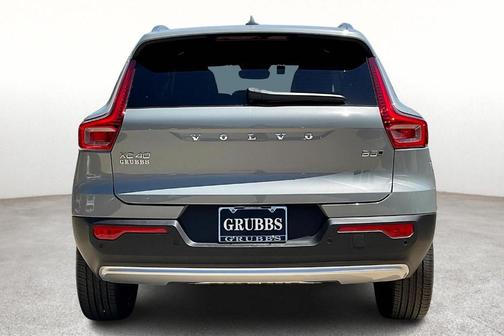 2025 Volvo XC40 B5 Core Bright Theme