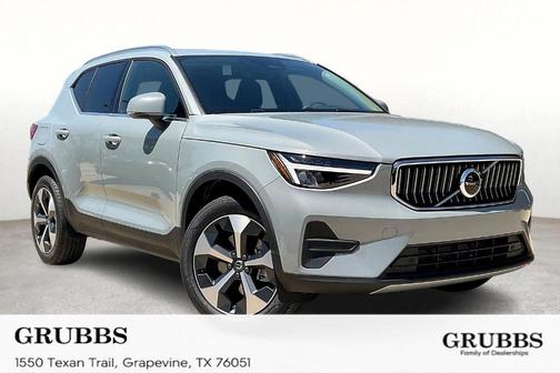 2025 Volvo XC40 B5 Core Bright Theme