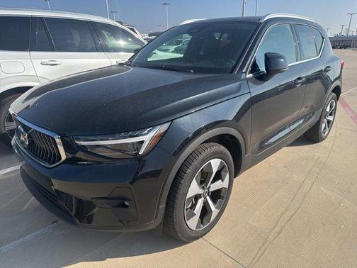 2025 Volvo XC40 B5 Plus Bright Theme