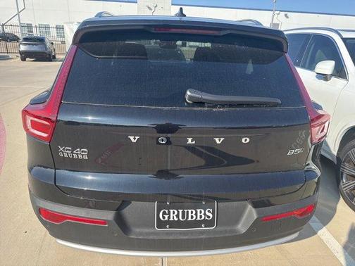 2025 Volvo XC40 B5 Plus Bright Theme