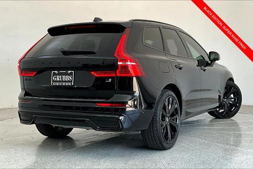 2024 Volvo XC60 Recharge Plug-In Hybrid T8 Ultimate Black Edition