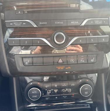 2017 INFINITI QX30 Premium