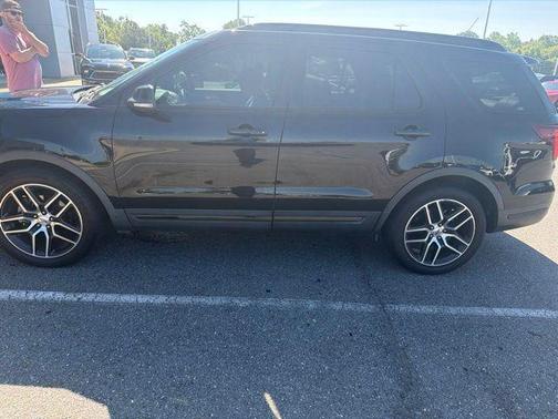 Black Metallic 2019 Ford Explorer sport