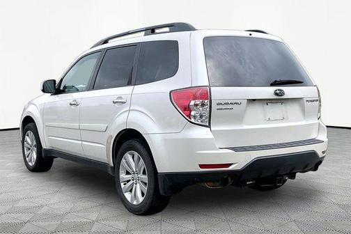 Satin White Pearl 2013 Subaru Forester 2.5X Limited