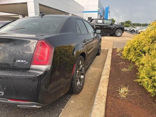 2018 Chrysler 300 S