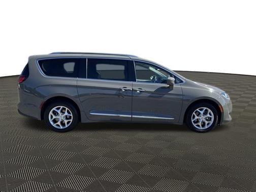 2020 Chrysler Pacifica Touring-L Plus