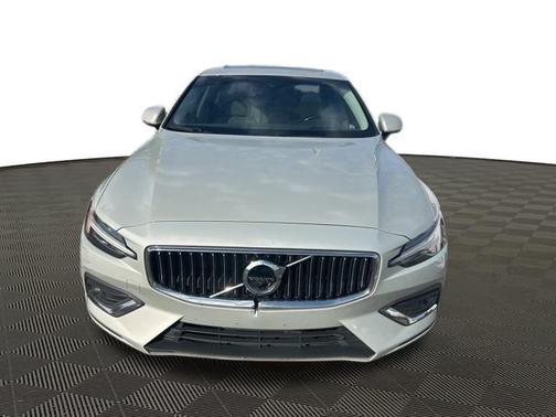 2022 Volvo S60 B5 Inscription