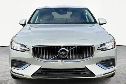 2022 Volvo S60 B5 Inscription