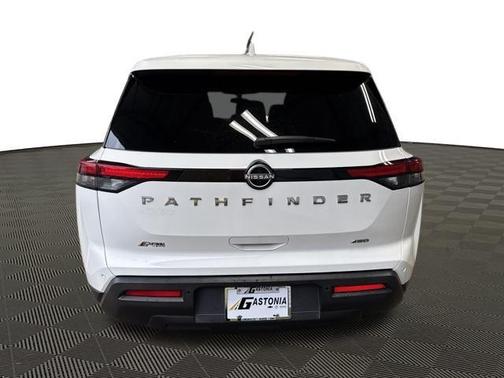2022 Nissan Pathfinder S