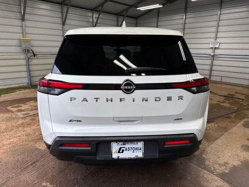 2022 Nissan Pathfinder S