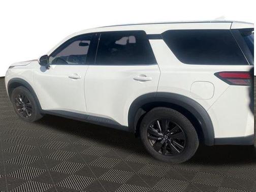2022 Nissan Pathfinder S