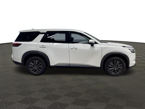 2022 Nissan Pathfinder S