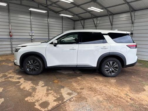 2022 Nissan Pathfinder S
