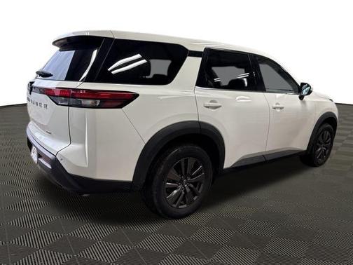 2022 Nissan Pathfinder S