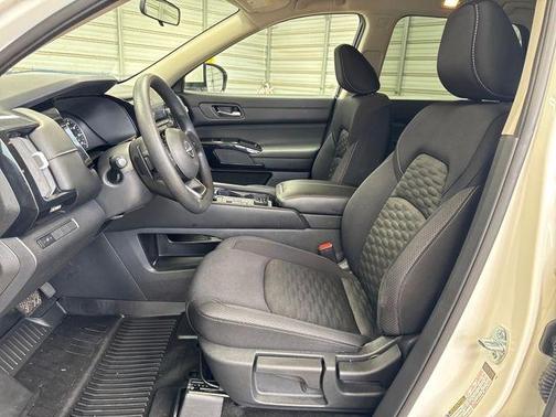 2022 Nissan Pathfinder S