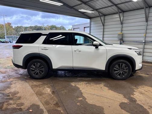 2022 Nissan Pathfinder S