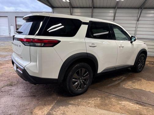 2022 Nissan Pathfinder S