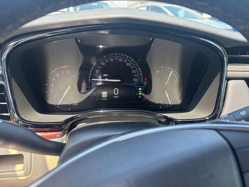Crystal White 2018 Cadillac XT5 Luxury