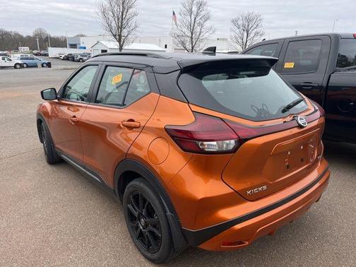 2021 Nissan Kicks SR