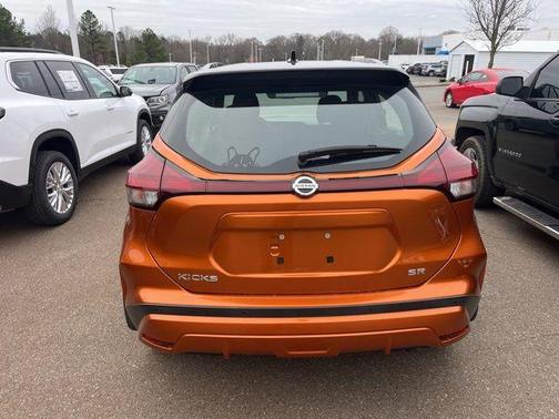 2021 Nissan Kicks SR
