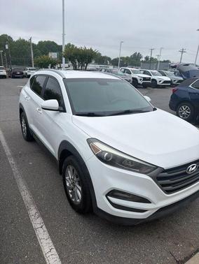 Winter White 2016 Hyundai TUCSON SE
